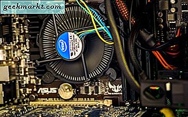 Min dator stängs av slumpmässigt.  Vad kan jag göra?